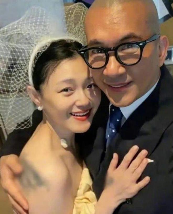 大S带具俊晔新年露面，夫妻同框恩爱十足，大S瘦了很多