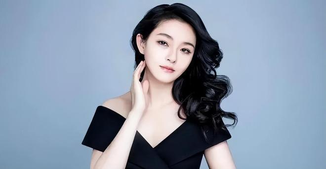 大S带具俊晔新年露面，夫妻同框恩爱十足，大S瘦了很多