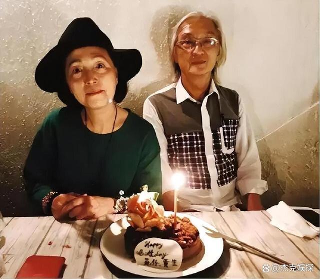 “石榴姐”被菲律宾封公主，自称要老公下跪请安