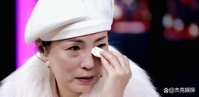 “石榴姐”被菲律宾封公主，自称要老公下跪请安