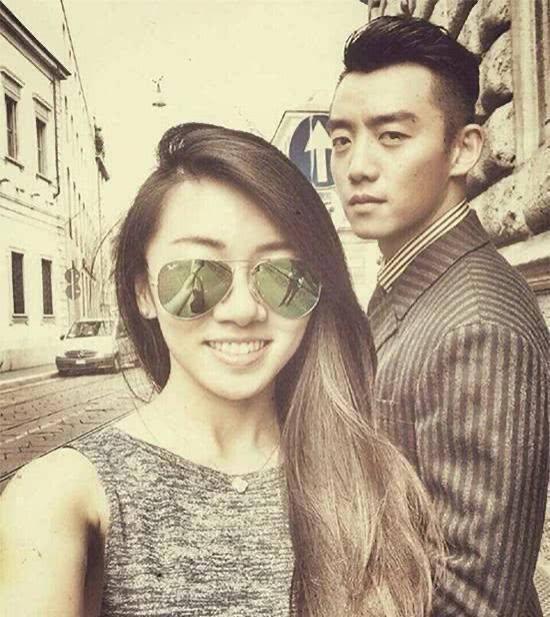 程晓玥回澳洲婆家度假，9个月胖豆近状曝光，首次体验游泳