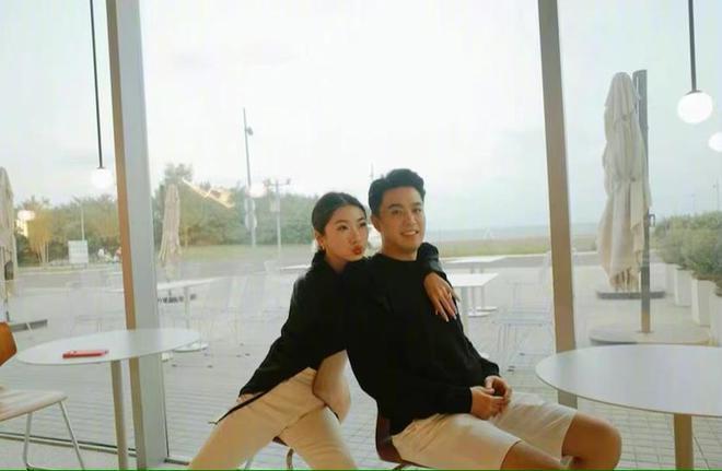 程晓玥回澳洲婆家度假，9个月胖豆近状曝光，首次体验游泳