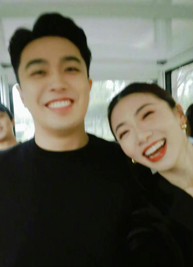 程晓玥回澳洲婆家度假，9个月胖豆近状曝光，首次体验游泳