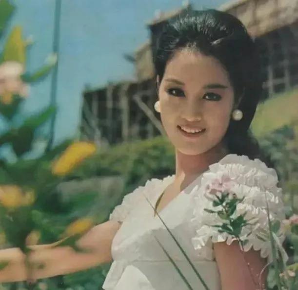 巅峰时嫁豪门，隐忍43年熬死海王丈夫，坐拥70亿遗产