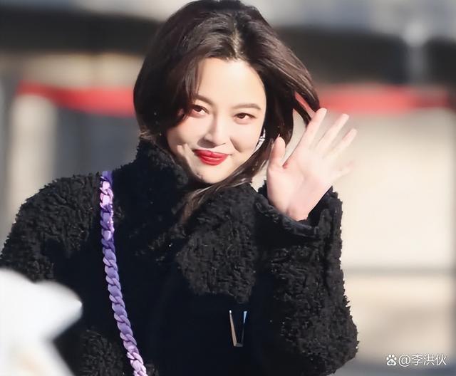 央视春晚第三次联排，传过恋情绯闻的杨、魏、秦都来了