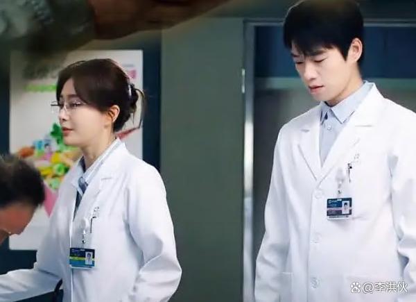 央视春晚第三次联排，传过恋情绯闻的杨、魏、秦都来了