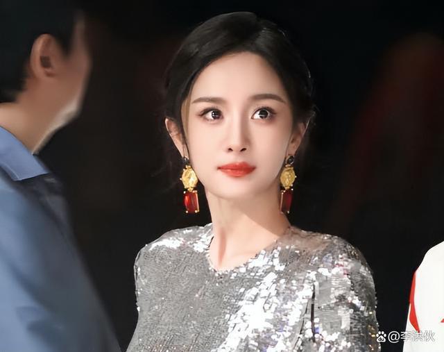 央视春晚第三次联排，传过恋情绯闻的杨、魏、秦都来了