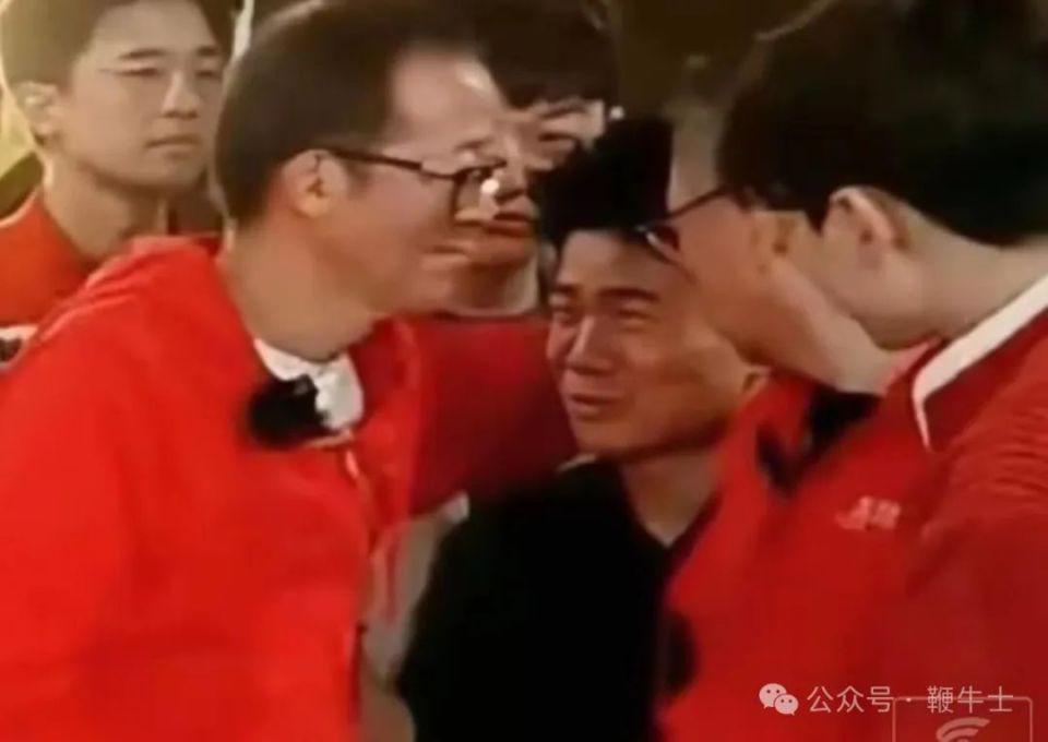 董宇辉俞敏洪抱头痛哭