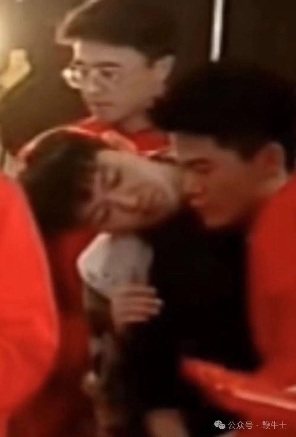 董宇辉俞敏洪抱头痛哭