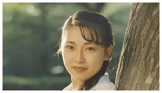 李连杰晒妻子近照:利智61岁岁月痕迹重,前妻气场超足!