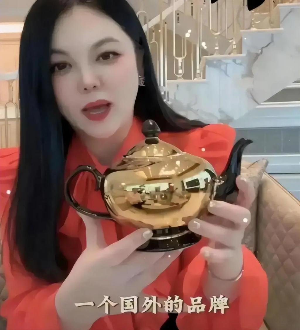 李湘二手毛巾卖1560元冲上热搜，笑死在评论区里