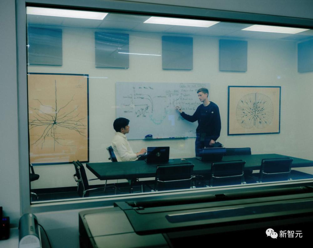 Neuralink内部实验室曝光！7年计划2.2万例手术，为对抗超级AI搞研发