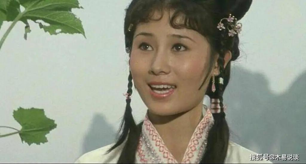 利智62岁幸福难掩，被李连杰抛弃的黄秋燕，过得怎样了