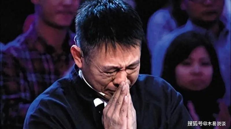 利智62岁幸福难掩，被李连杰抛弃的黄秋燕，过得怎样了