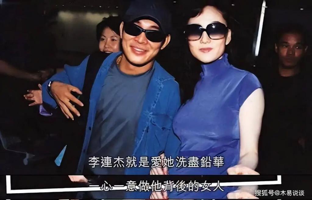 利智62岁幸福难掩，被李连杰抛弃的黄秋燕，过得怎样了