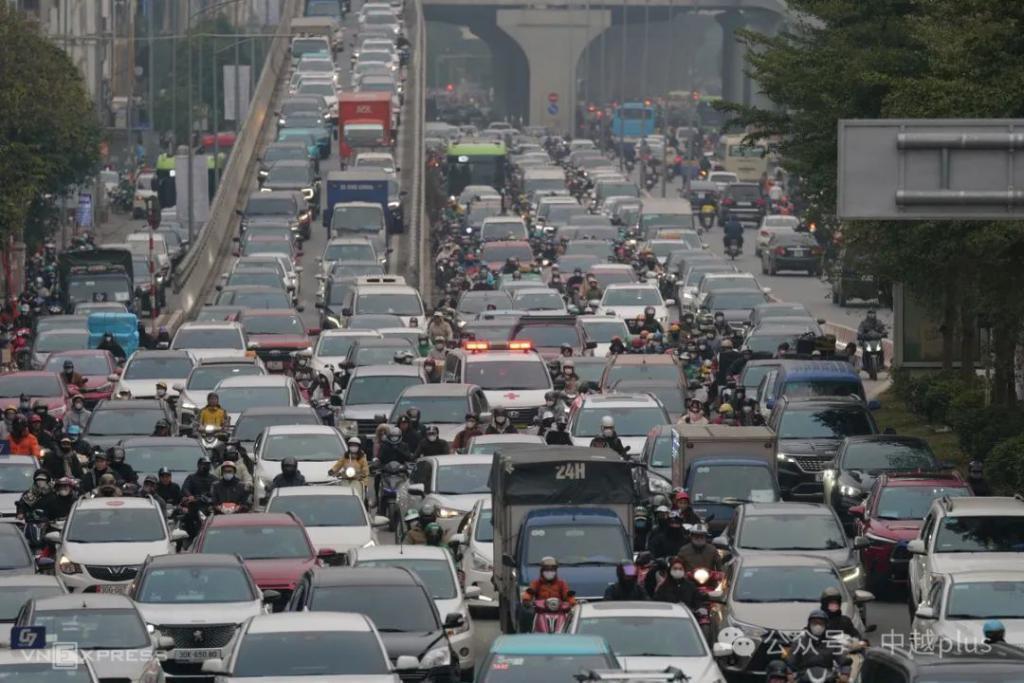 越南河内、胡志明市春节前大堵车
