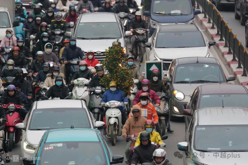 越南河内、胡志明市春节前大堵车