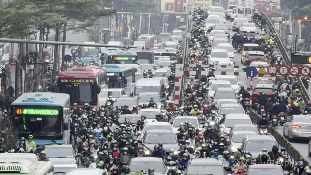 越南河内、胡志明市春节前大堵车
