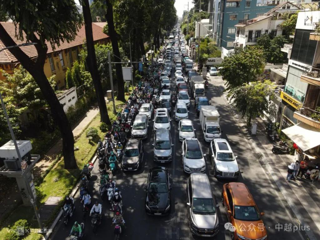 越南河内、胡志明市春节前大堵车