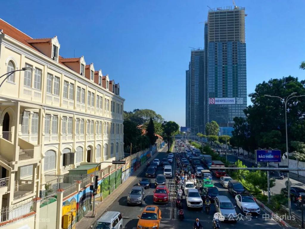 越南河内、胡志明市春节前大堵车