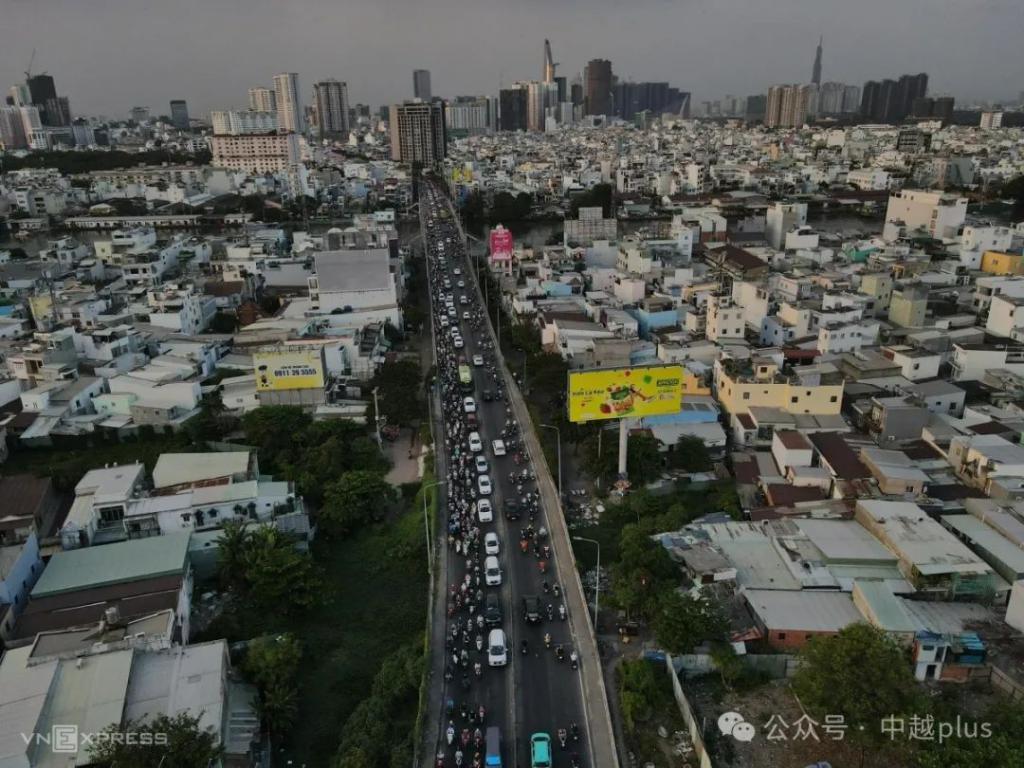 越南河内、胡志明市春节前大堵车