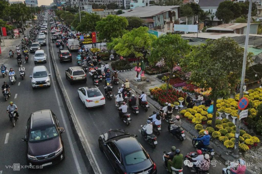 越南河内、胡志明市春节前大堵车
