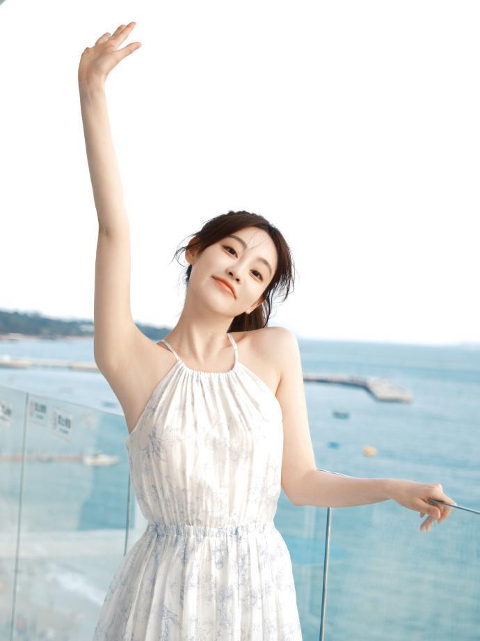 祝绪丹晒元气海边落日写真 文案疑似回应“掉资源”