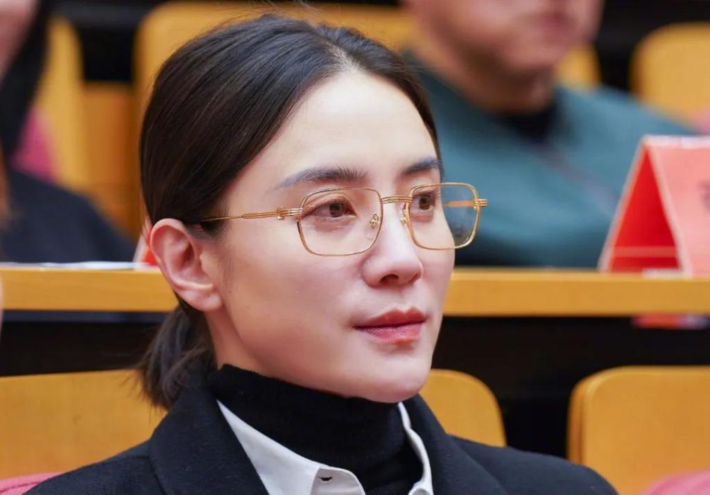 真生图来了！众星出席影协代表大会，周冬雨易烊千玺周迅状态曝光