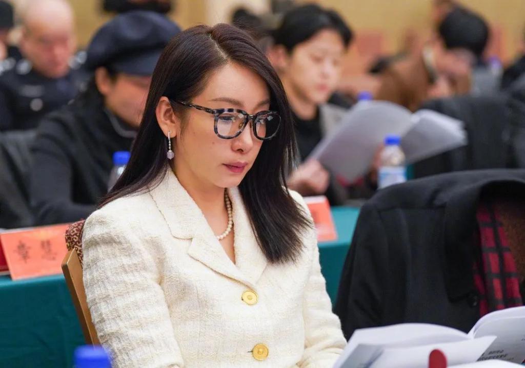 真生图来了！众星出席影协代表大会，周冬雨易烊千玺周迅状态曝光