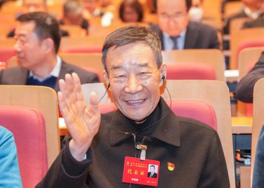 真生图来了！众星出席影协代表大会，周冬雨易烊千玺周迅状态曝光