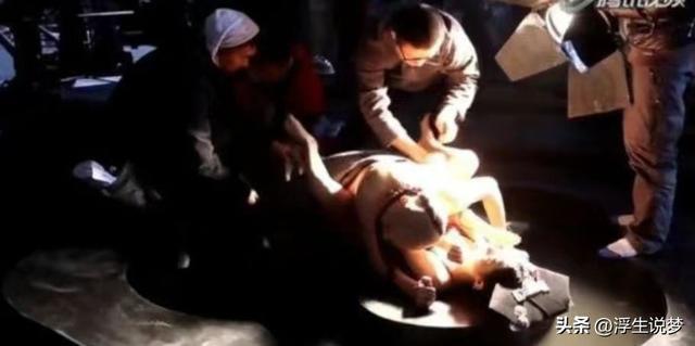 电视剧中演员只露上半身的时候，演员下半身藏着什么秘密？