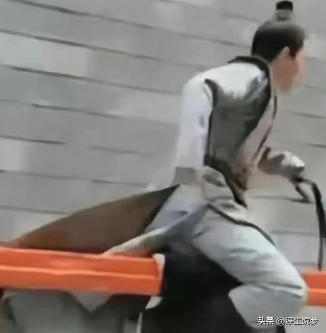 电视剧中演员只露上半身的时候，演员下半身藏着什么秘密？