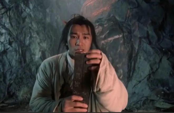 欠的电影票能补上了！周星驰进军微短剧，与小杨哥合影引猜测