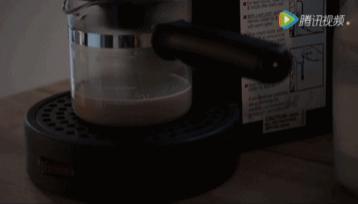 意念控制成真？人类首例脑机接口手术完成