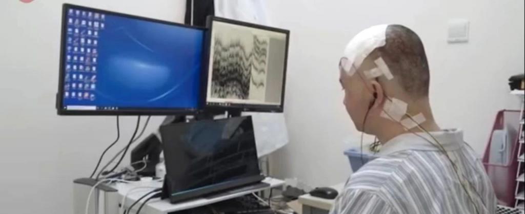 意念控制成真？人类首例脑机接口手术完成