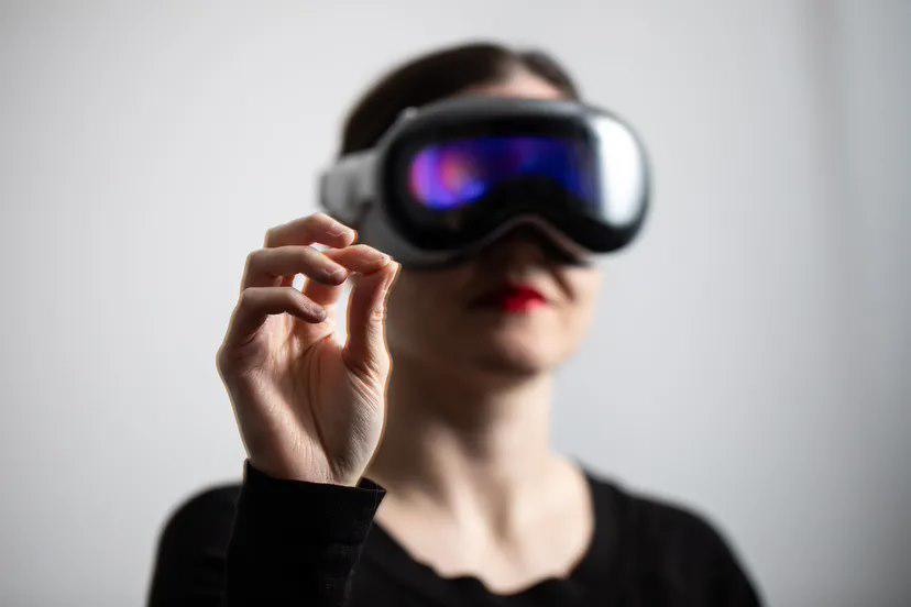苹果 Apple Vision 头显媒体评测解禁：惊艳的科技，迷茫的未来