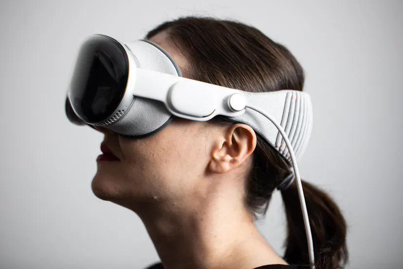 苹果 Apple Vision 头显媒体评测解禁：惊艳的科技，迷茫的未来