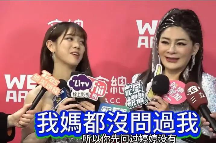 当众和女儿“热吻”长达20秒：没有边界感的父母真可怕