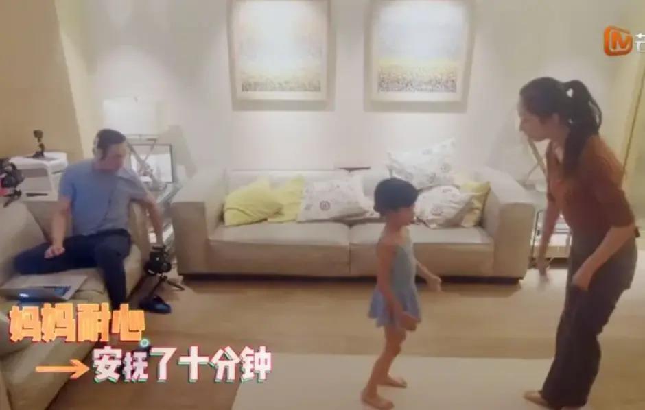 当众和女儿“热吻”长达20秒：没有边界感的父母真可怕