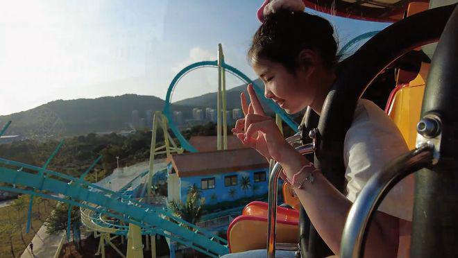 黄奕和女儿开心出游，11岁铛铛颜值变化大，获赞高级脸