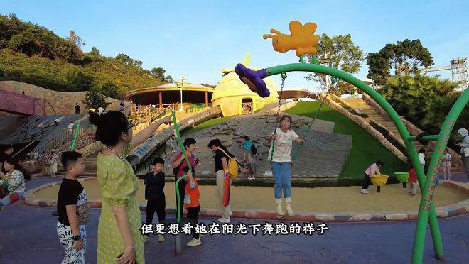 黄奕和女儿开心出游，11岁铛铛颜值变化大，获赞高级脸