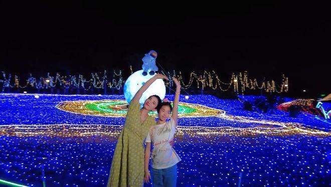 黄奕和女儿开心出游，11岁铛铛颜值变化大，获赞高级脸