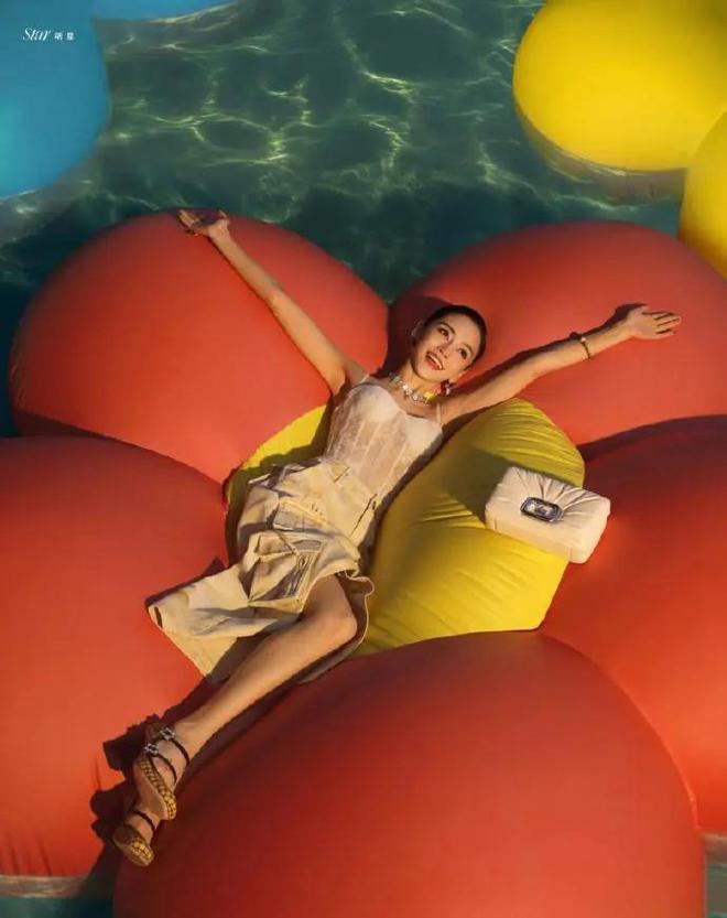 杨颖正式解封！代言基本没掉，公司仍力捧，大粉曝后续动静