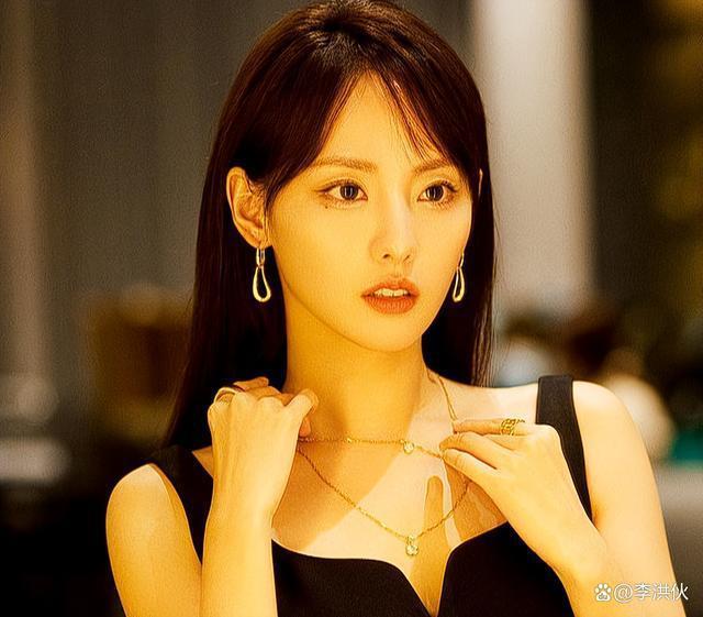 同因疯马秀事件被封，如今杨颖高调复出，张嘉倪仍无动静