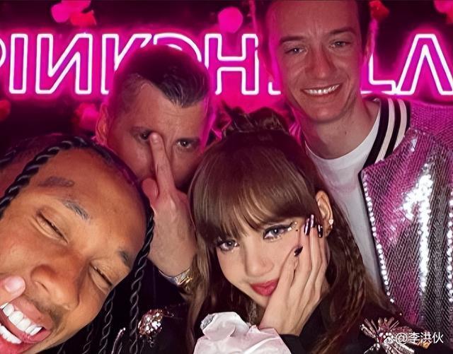 同因疯马秀事件被封，如今杨颖高调复出，张嘉倪仍无动静