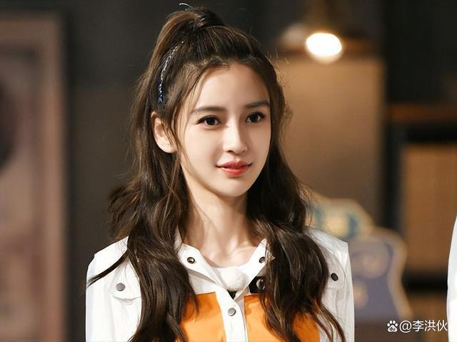 同因疯马秀事件被封，如今杨颖高调复出，张嘉倪仍无动静