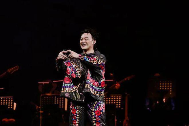 看了港星的生活现状，再看内地明星现状