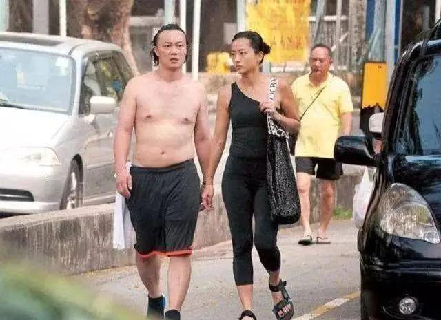 看了港星的生活现状，再看内地明星现状