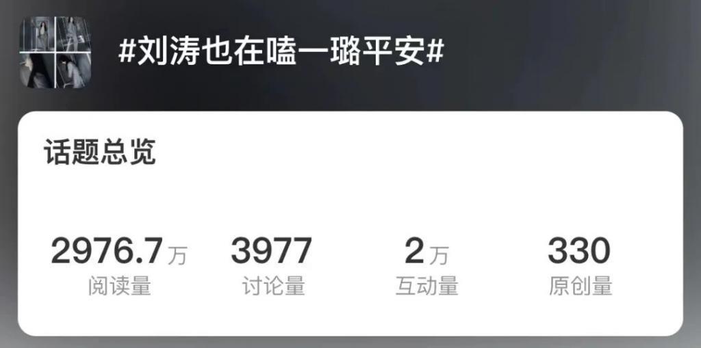 天呐，他盯着她笑的样子很不清白诶…