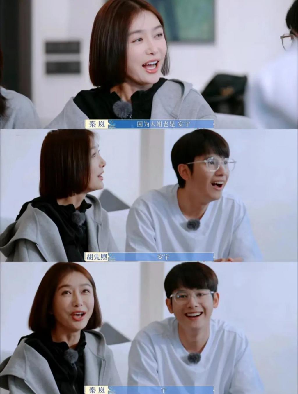 天呐，他盯着她笑的样子很不清白诶…